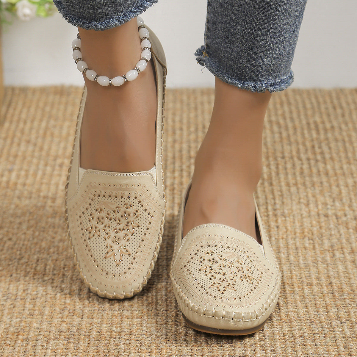 Handmade Stitching Gommino Solid Color Casual Women's Shoes