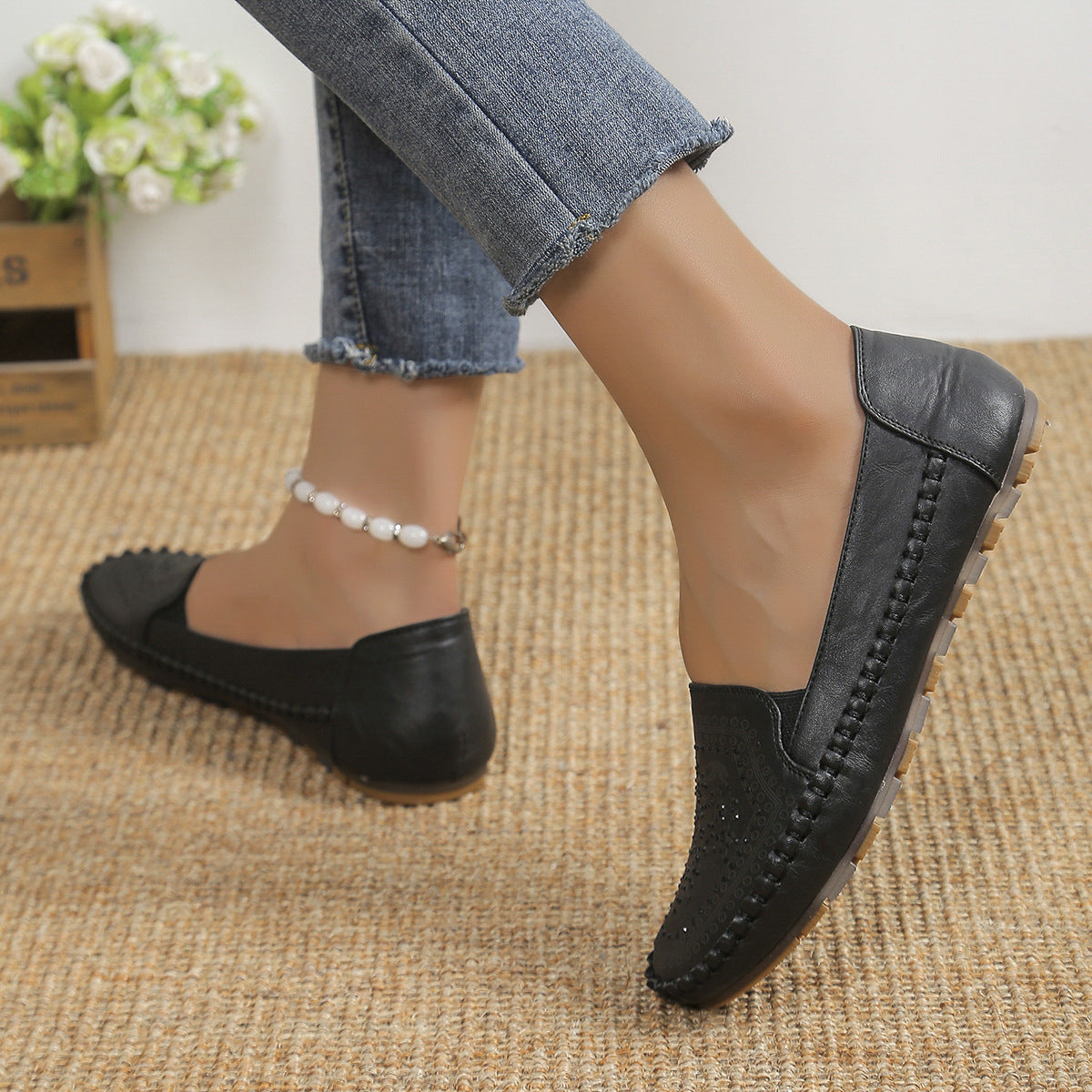 Handmade Stitching Gommino Solid Color Casual Women's Shoes