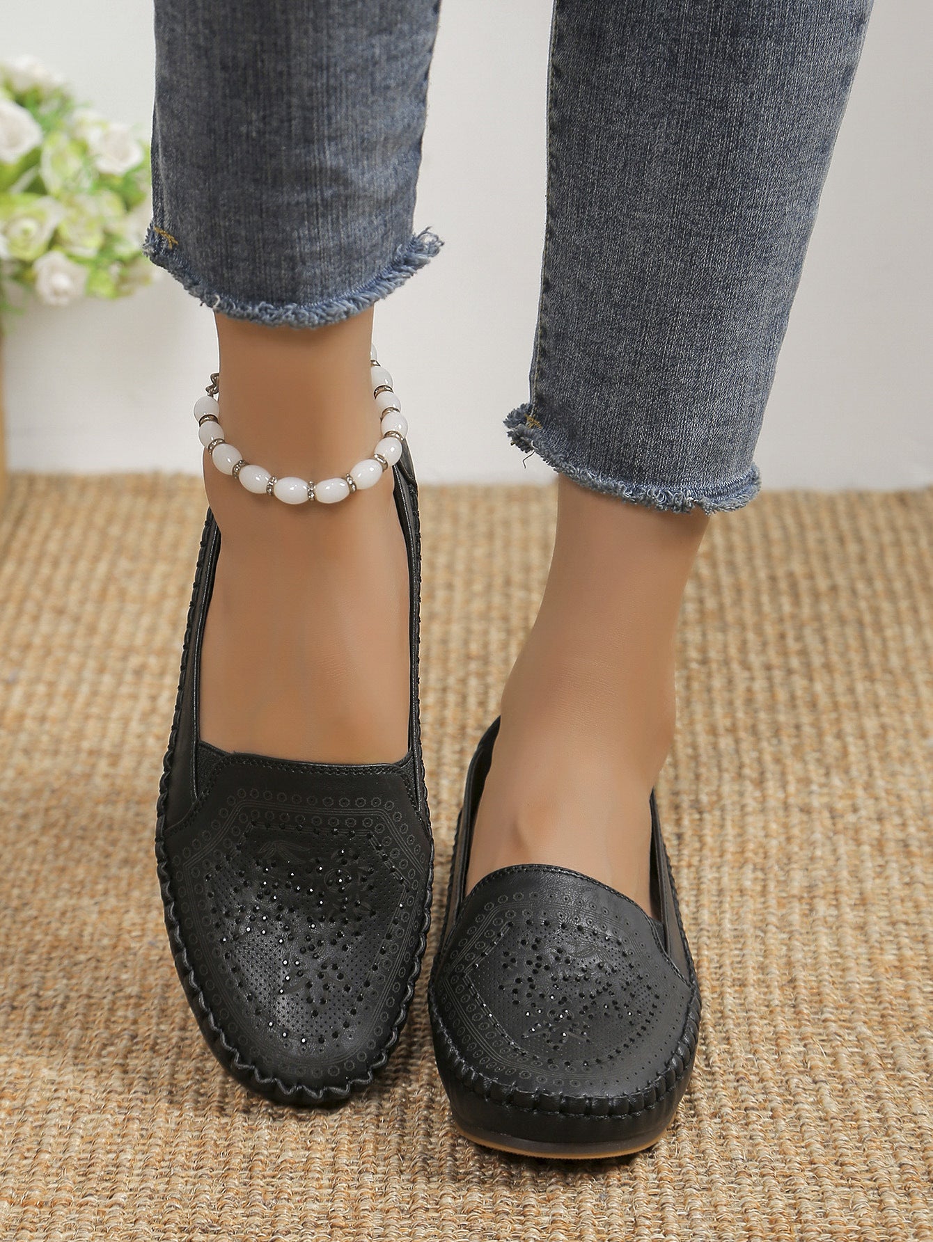 Handmade Stitching Gommino Solid Color Casual Women's Shoes