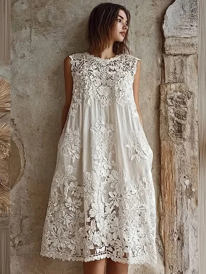 Lady's Loose-fitting Sleeveless Long Dress Embroidered With Patterns