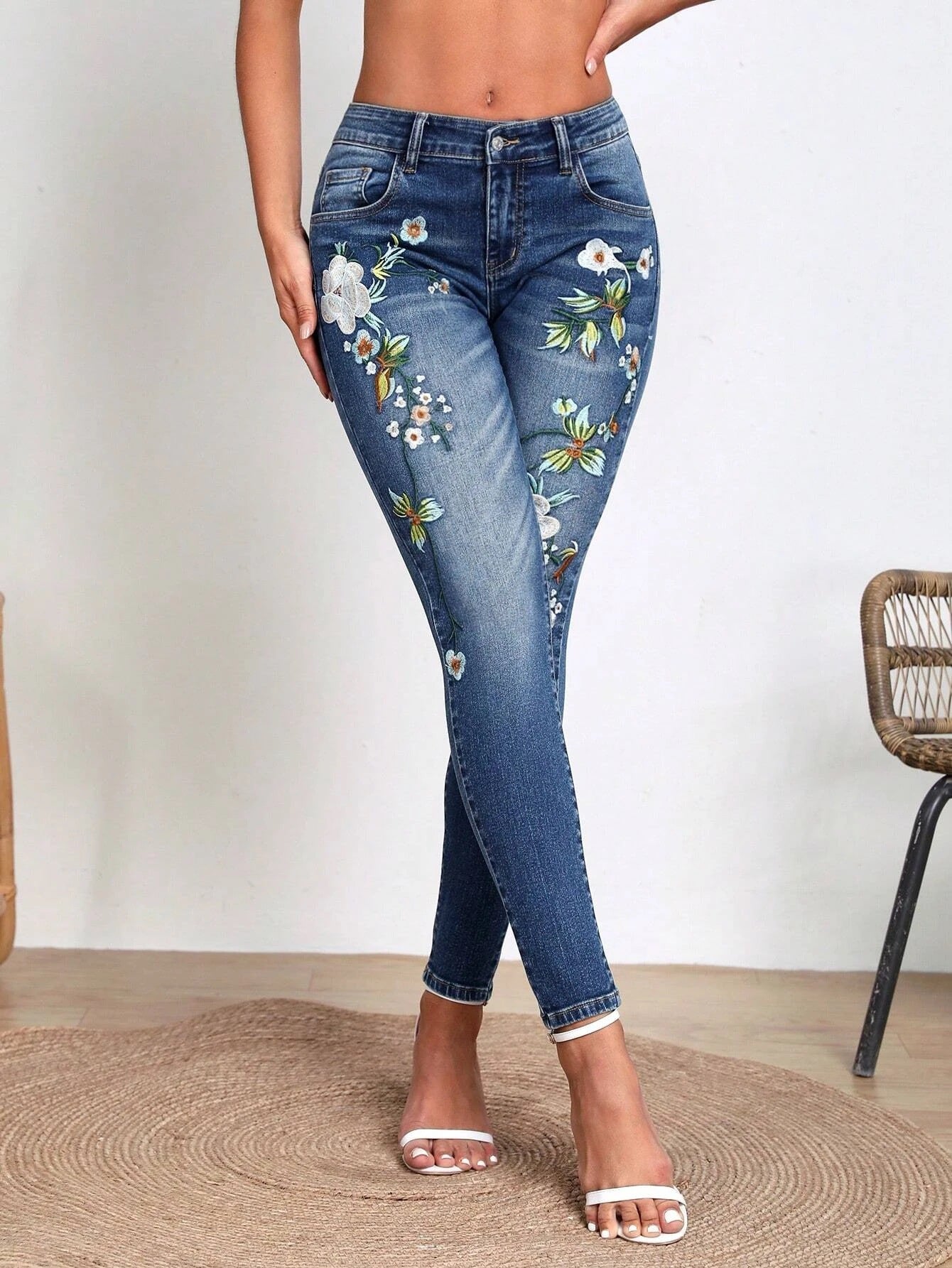 Womens Versatile Flower-Pattern Embroidered Skinny Jeans